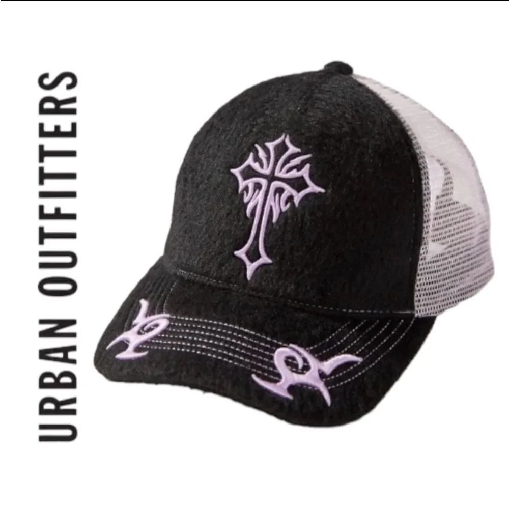 NEW Urban Outfitters UO Embroidered Felt Trucker Cap Hat